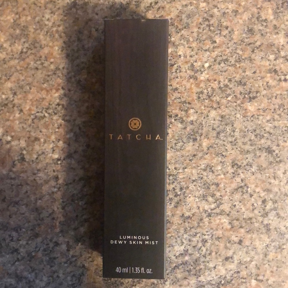 Luminous dewy skin mist